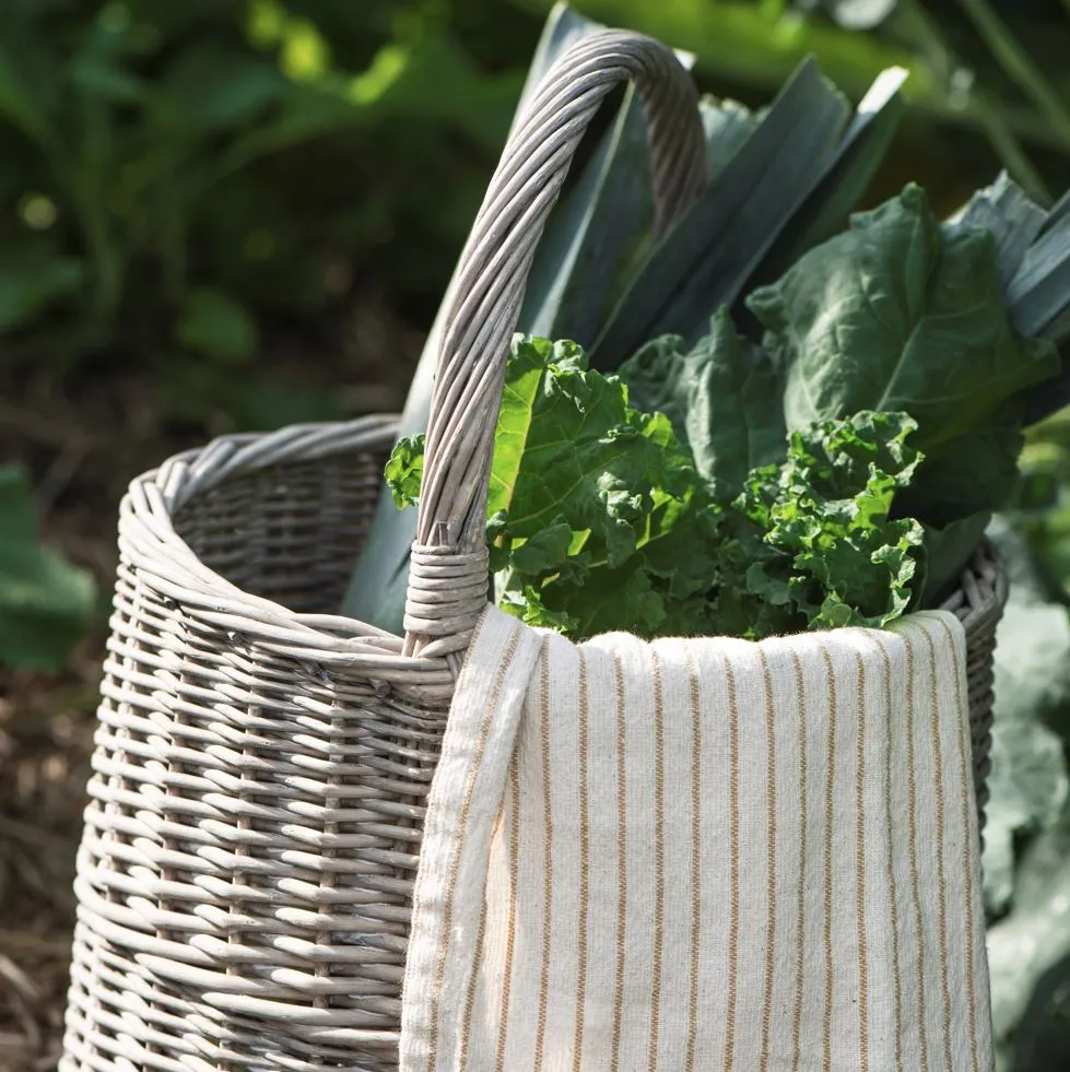 Round Willow Basket -Straight Sides - with Handle